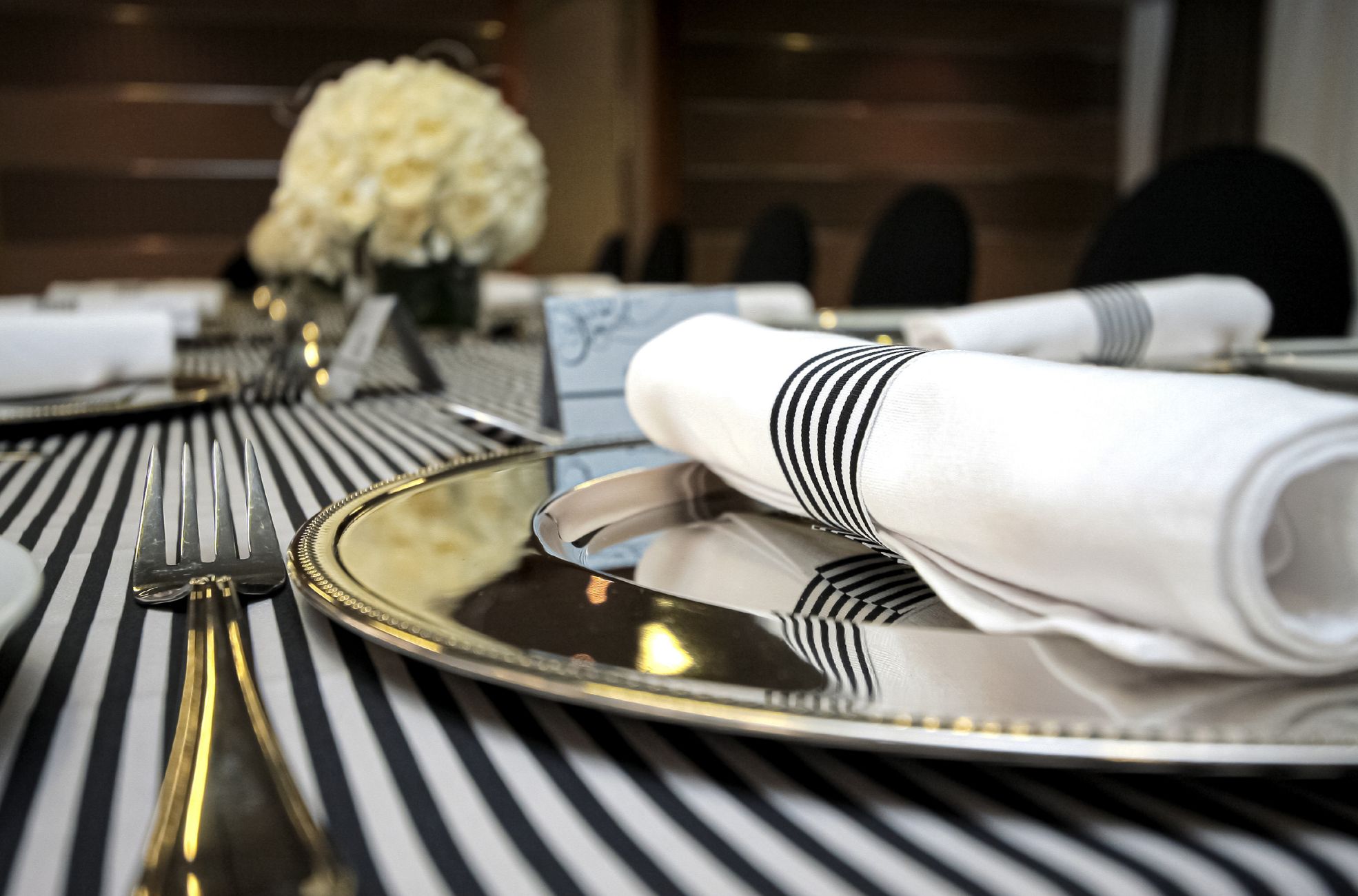 Black And White Party Table Setting