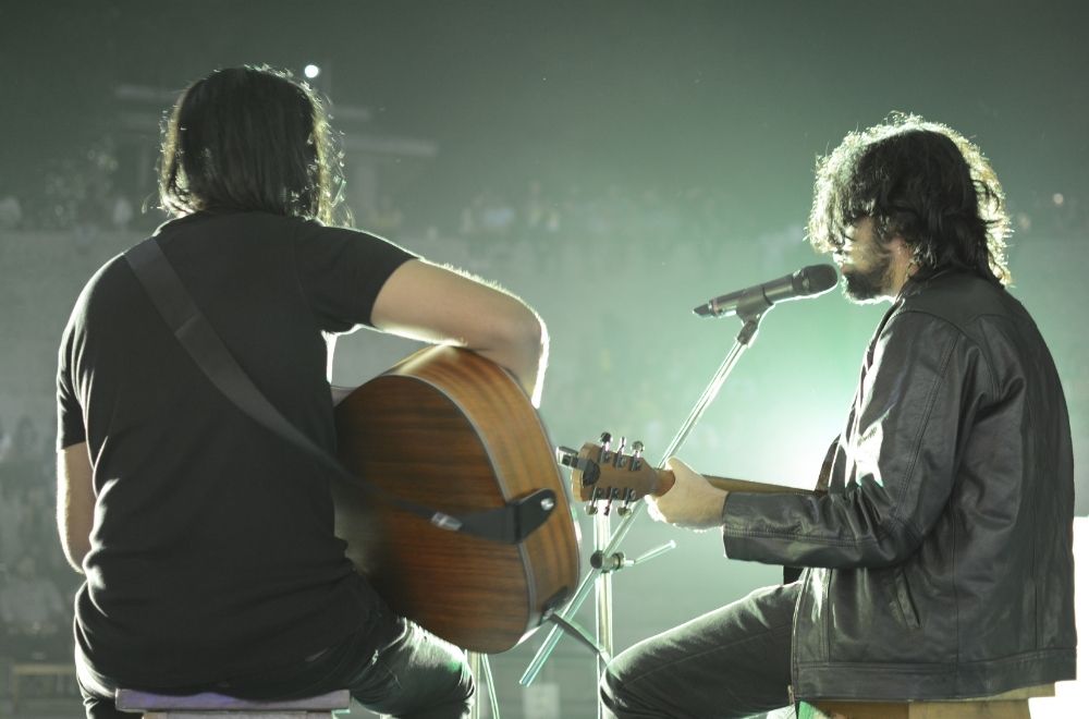 Acoustic Duo Performing
