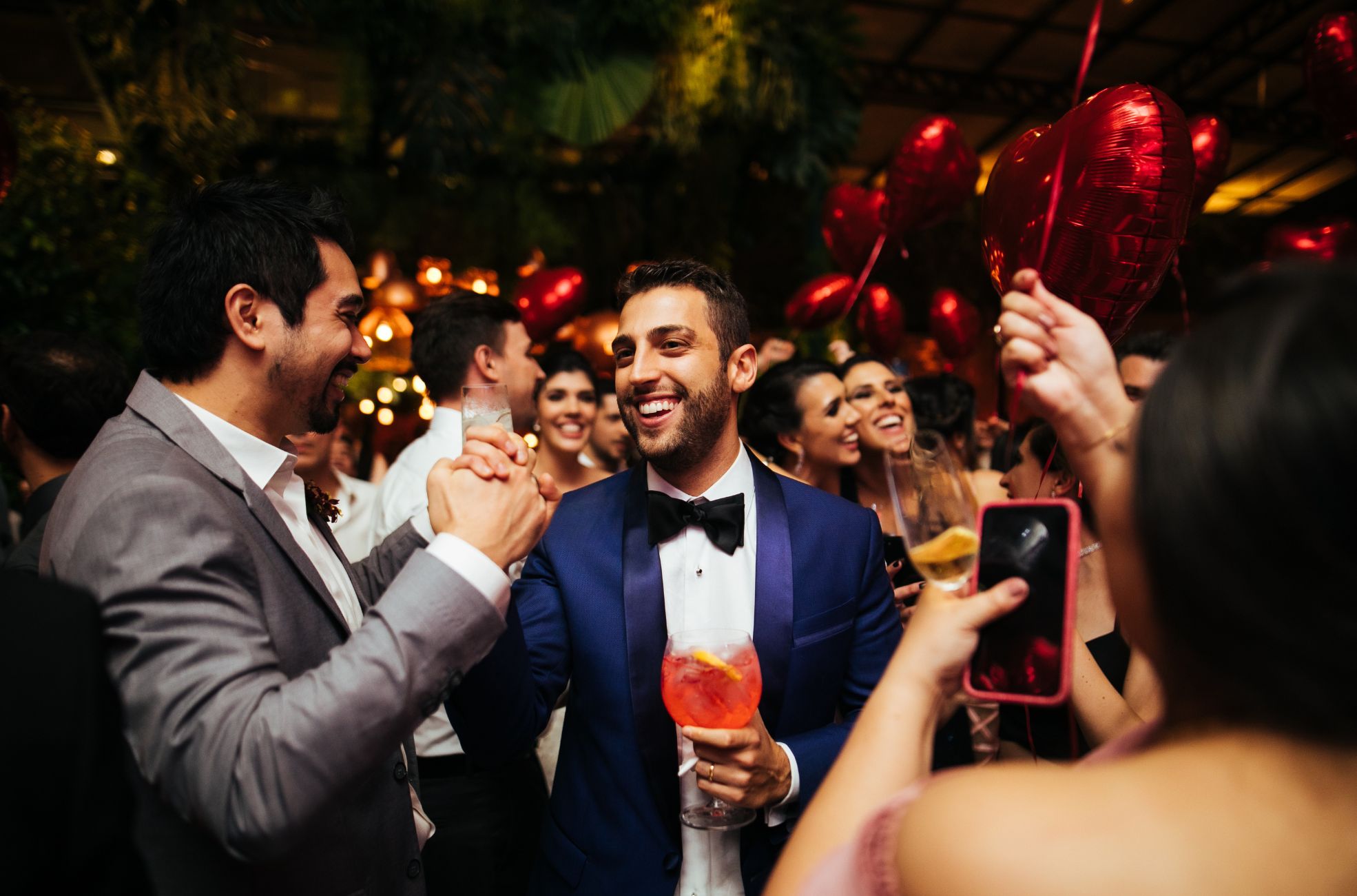how to stop guests leaving early (1) Guests At A Party