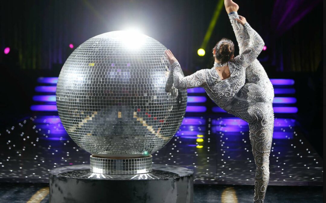 Disco Theme Party Ideas: Outfits, Decorations, Lights and Music That Get Guests Dancing
